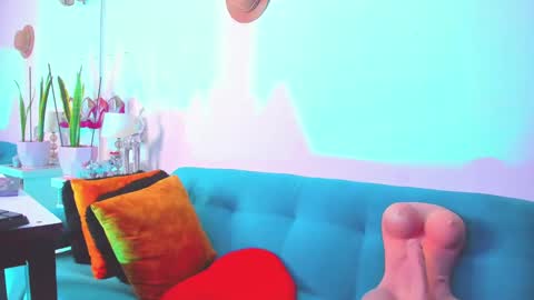 Victoria  online show from 02-06-25, 10:43