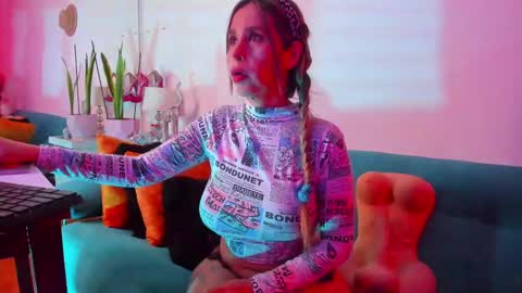 Victoria  online show from 02-07-25, 07:06