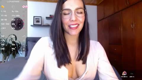 Snapshot of victoria_martelo chatting on 10-10-25, 04:39 VICTORIA MARTELO online show from 10-10-25, 04:39