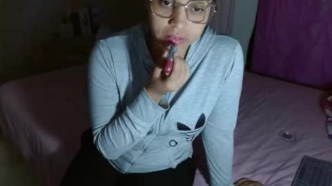 Snapshot of victoria_miler chatting on 05-15-26, 11:34 VICKY online show from 05-15-26, 11:34