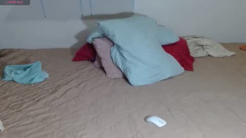 Snapshot of victoria_miler chatting on 07-23-26, 01:58 VICKY online show from 07-23-26, 01:58