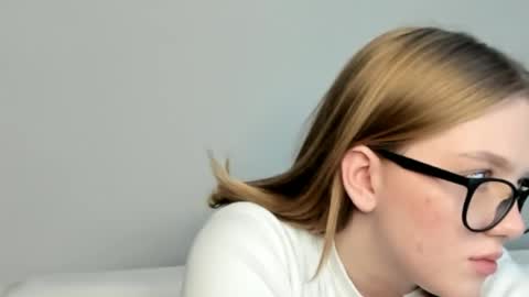 Snapshot of victoria_pum_ chatting on 01-04-25, 07:44 Jessie online show from 01-04-25, 07:44