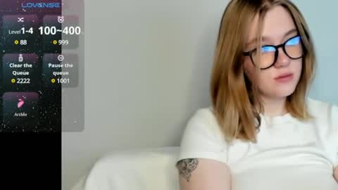 Snapshot of victoria_pum_ chatting on 01-05-25, 01:45 Jessie online show from 01-05-25, 01:45