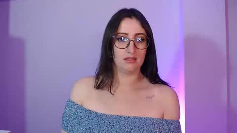 Snapshot of victoria_riider chatting on 12-18-24, 07:30 Victoria online show from 12-18-24, 07:30