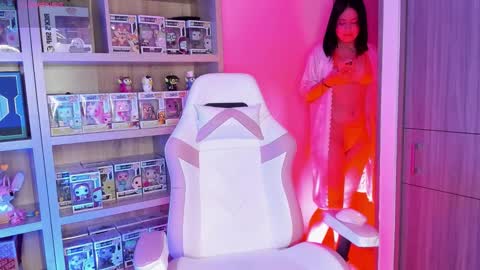 Snapshot of victoria_se chatting on 12-18-25, 06:19 Victoria online show from 12-18-25, 06:19