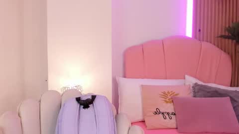 victoria  online show from 12-04-25, 11:30