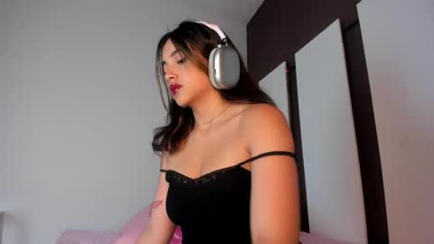 Snapshot of victoriaa2_doll chatting on 05-30-26, 02:03 victoriaa2_doll online show from 05-30-26, 02:03