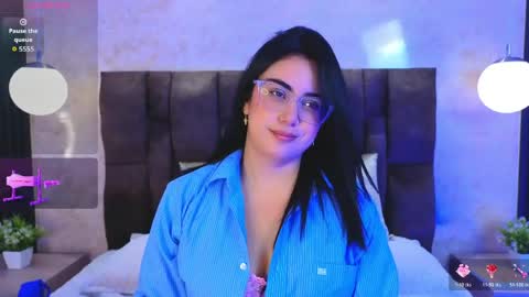 Victoria Andrade online show from 05-19-26, 01:39
