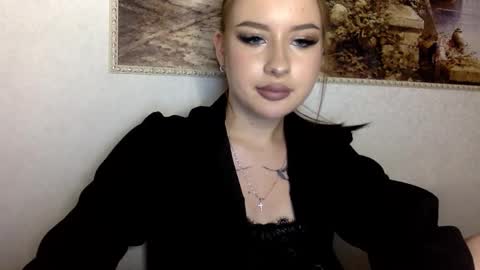 victoriacrystal_ online show from 10-07-25, 07:44