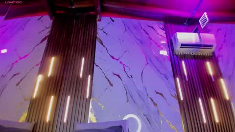 Victoria  online show from 09-19-25, 08:09