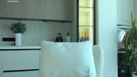 Snapshot of victoriafalls chatting on 05-13-26, 04:32 Miss V online show from 05-13-26, 04:32