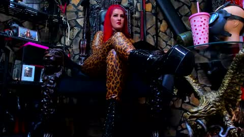 Snapshot of victoriaheller chatting on 03-11-25, 07:26 Victoria Heller online show from 03-11-25, 07:26