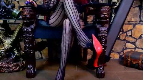 Snapshot of victoriaheller chatting on 11-06-25, 06:36 Victoria Heller online show from 11-06-25, 06:36