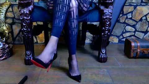 Snapshot of victoriaheller chatting on 11-30-25, 05:00 Victoria Heller online show from 11-30-25, 05:00