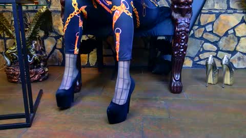 Snapshot of victoriaheller chatting on 01-08-26, 05:43 Victoria Heller online show from 01-08-26, 05:43