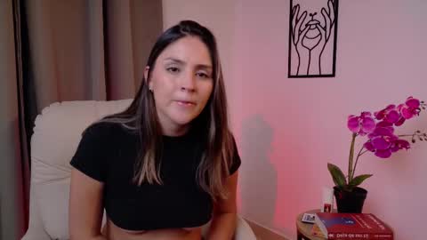 Snapshot of victorianova chatting on 12-19-25, 08:27 VictoriaNova online show from 12-19-25, 08:27