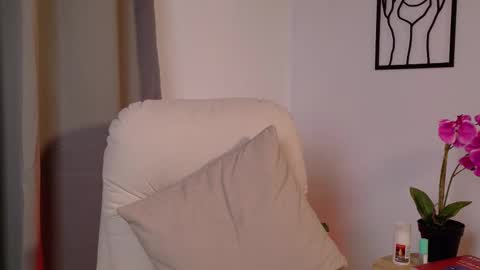 Snapshot of victorianova chatting on 02-17-26, 08:48 VictoriaNova online show from 02-17-26, 08:48