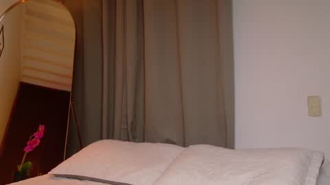 VictoriaNova online show from 07-23-26, 01:19