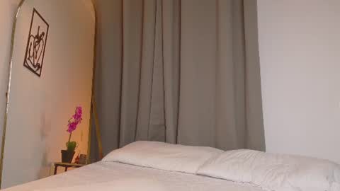 VictoriaNova online show from 07-30-26, 03:55