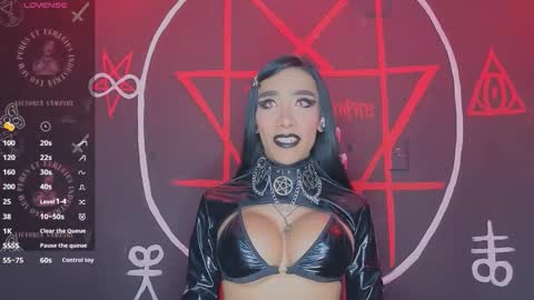 Victoria Vampire online show from 10-27-25, 06:28