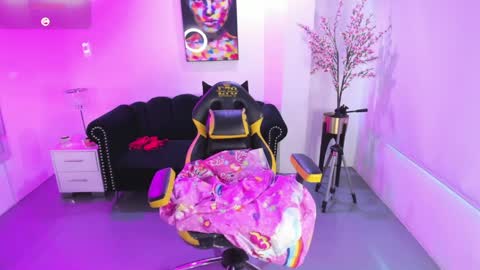 Snapshot of victoriia_doll chatting on 05-17-26, 12:12 Victoria. online show from 05-17-26, 12:12