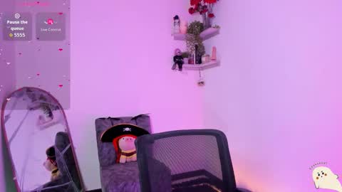 Snapshot of victoriia_ross chatting on 10-17-25, 07:05 Annie vic online show from 10-17-25, 07:05