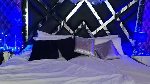 Snapshot of victtoria_lee chatting on 12-22-25, 07:55 victtoria lee online show from 12-22-25, 07:55