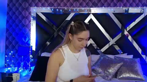 Snapshot of victtoria_lee chatting on 01-05-26, 08:01 victtoria lee online show from 01-05-26, 08:01