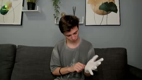 Viego Pattel online show from 10-17-25, 04:20