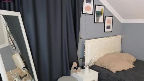 Snapshot of vienna_gones chatting on 03-27-26, 12:16 Eva online show from 03-27-26, 12:16