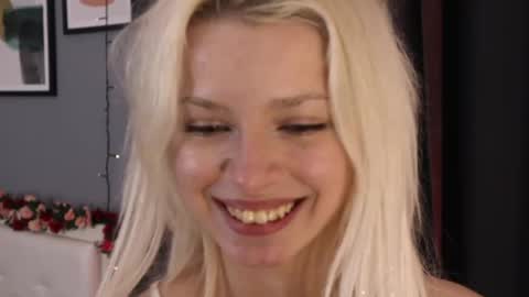 Snapshot of vienna_gones chatting on 05-24-26, 11:26 Eva online show from 05-24-26, 11:26