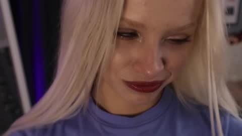 Snapshot of vienna_gones chatting on 05-28-26, 03:31 Eva online show from 05-28-26, 03:31