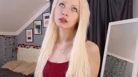 Snapshot of vienna_gones chatting on 06-26-26, 12:09 Eva online show from 06-26-26, 12:09