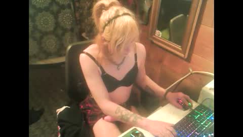 Snapshot of vievixsyn chatting on 01-16-26, 02:15 Vie ViXiiiN online show from 01-16-26, 02:15