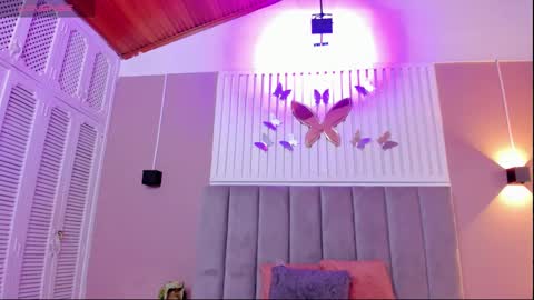 Snapshot of viiolett_lee chatting on 01-05-25, 02:30 Viiolett online show from 01-05-25, 02:30