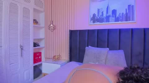 Snapshot of viiolett_lee chatting on 01-05-25, 08:31 Viiolett online show from 01-05-25, 08:31