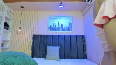 Viiolett online show from 03-12-26, 07:53