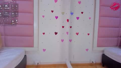 Snapshot of viioletta_18 chatting on 09-15-25, 01:11 Violetta online show from 09-15-25, 01:11