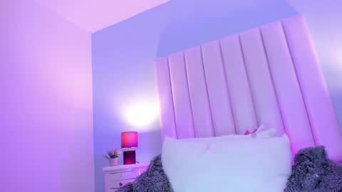 Snapshot of viiooleet chatting on 01-13-25, 06:49 Violet online show from 01-13-25, 06:49