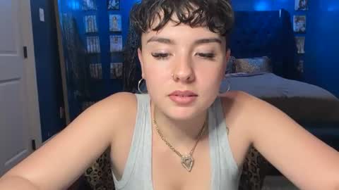 Snapshot of viiperthevixen chatting on 07-15-26, 01:22 viipertheviixen online show from 07-15-26, 01:22