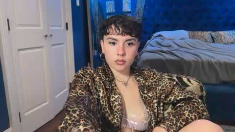 Snapshot of viiperthevixen chatting on 07-15-26, 11:32 viipertheviixen online show from 07-15-26, 11:32