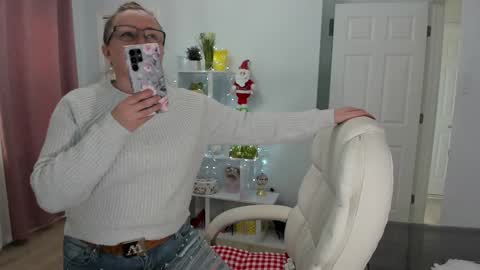 Ukrainian-woman online show from 12-08-24, 03:24