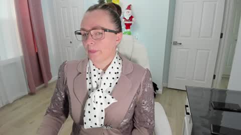 Ukrainian-woman online show from 12-18-24, 01:23