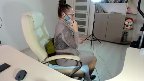 Ukrainian-woman online show from 11-25-25, 11:32