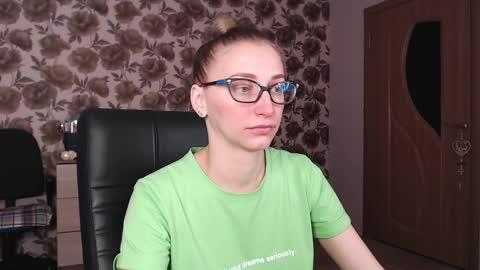 Snapshot of vikaericka chatting on 12-08-24, 03:32 Vika online show from 12-08-24, 03:32