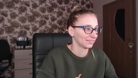 Snapshot of vikaericka chatting on 12-29-24, 03:00 Vika online show from 12-29-24, 03:00