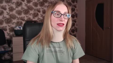 Snapshot of vikaericka chatting on 02-13-25, 08:24 Vika online show from 02-13-25, 08:24