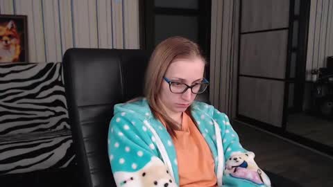 Snapshot of vikaericka chatting on 02-21-25, 12:05 Vika online show from 02-21-25, 12:05