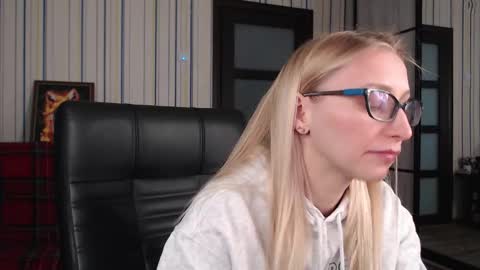 Snapshot of vikaericka chatting on 09-29-25, 06:07 Vika online show from 09-29-25, 06:07