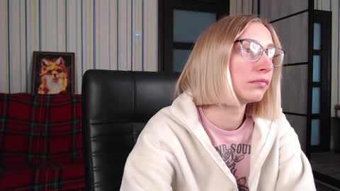 Snapshot of vikaericka chatting on 11-18-25, 07:57 Vika online show from 11-18-25, 07:57